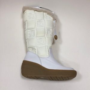 White juicy couture Snow Flurry boot size 7